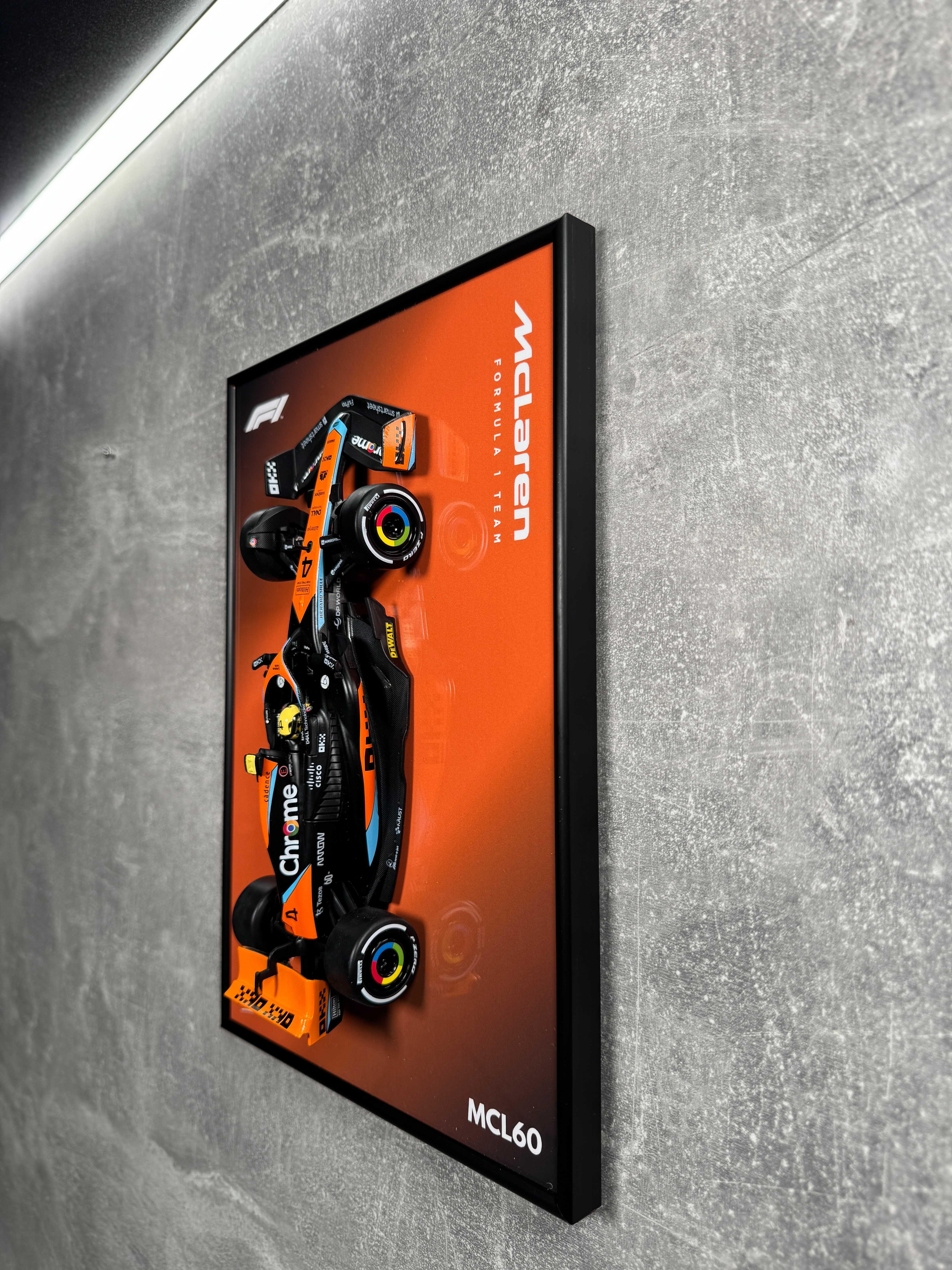 Металева Модель CCA F1 + Картиина McLaren MCL60 2023 Lando Norris 1:24