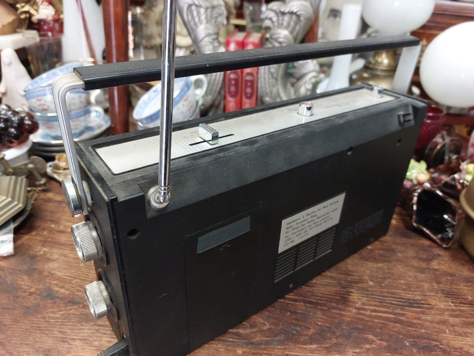 Rádio gravador JE INTEL, a funcionar 

A levantar em Lisboa, Gra