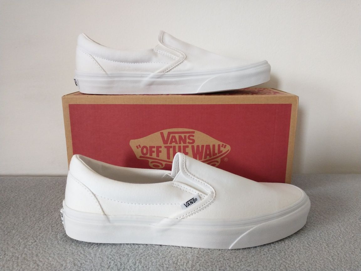 Classic Slip-On Vans // True White // 7 / 40.5 / 26cm