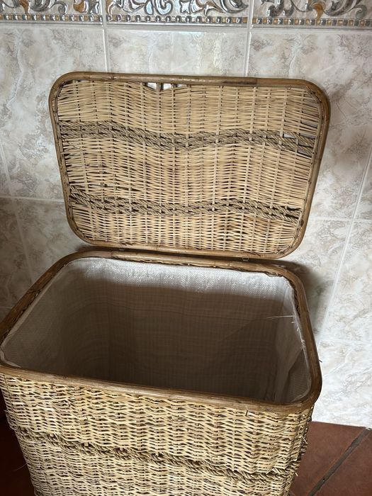 Cesto roupas feito de artesanato