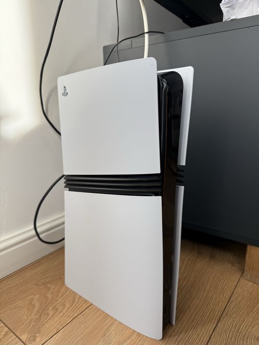 PS5 Pro |2TB| , napęd + dwa kontrolery (Stan idealny)