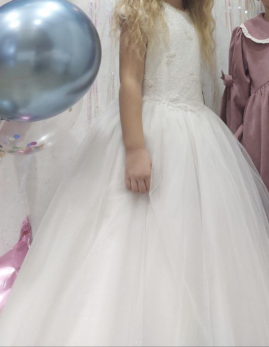 ОРЕНДА!Сукня для дівчинки 134-140