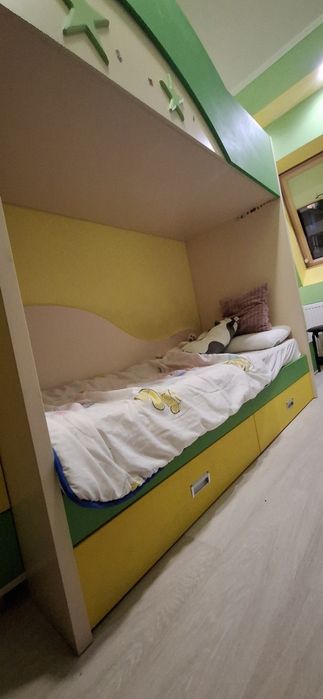 Меблі в дитячу двоповерхові ліжка і шафа