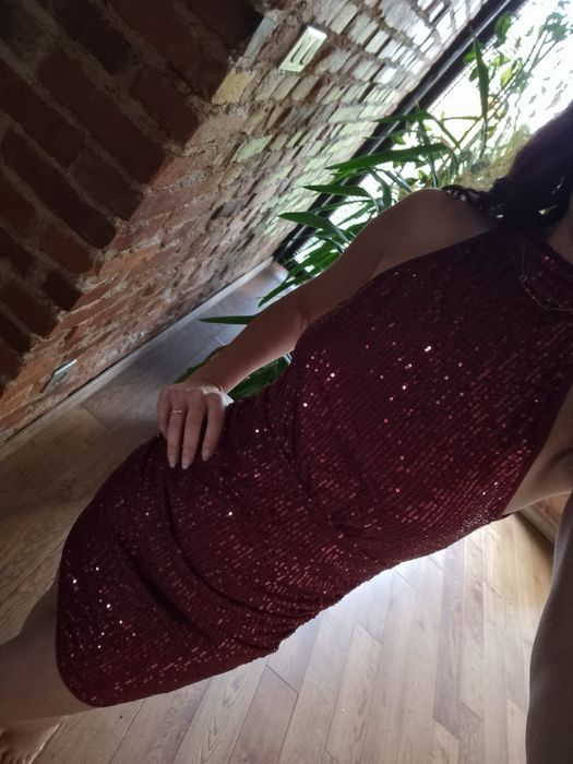 Bordowa sukienka z cekinów, błyszcząca cekinowa sukienka na sylwestra