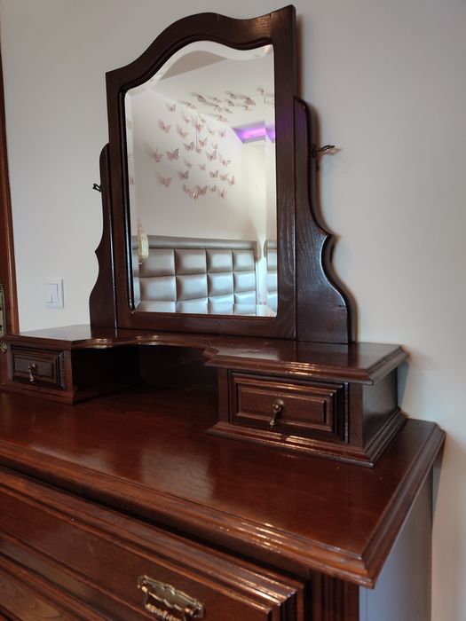 Mobilia em Castanho Maciço