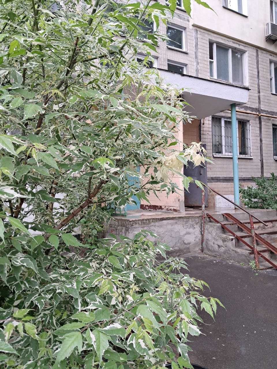 м.Київ! Борщагівка . Двокімнатна видова Квартира з роздільними ходами.