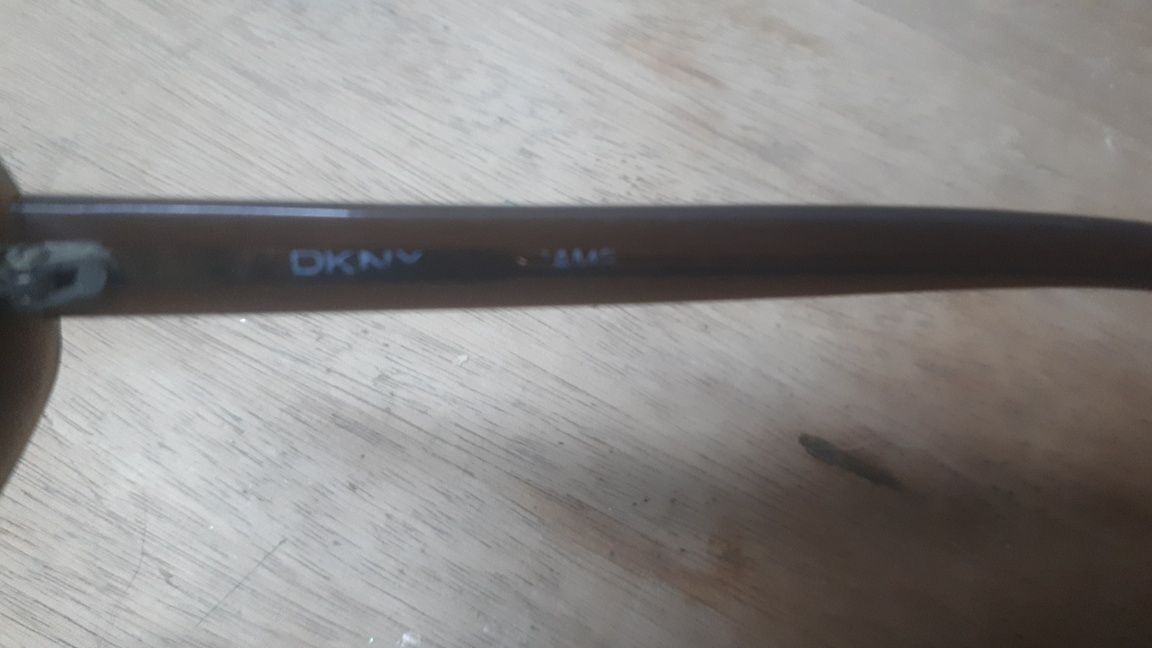 Óculos de sol DKNY