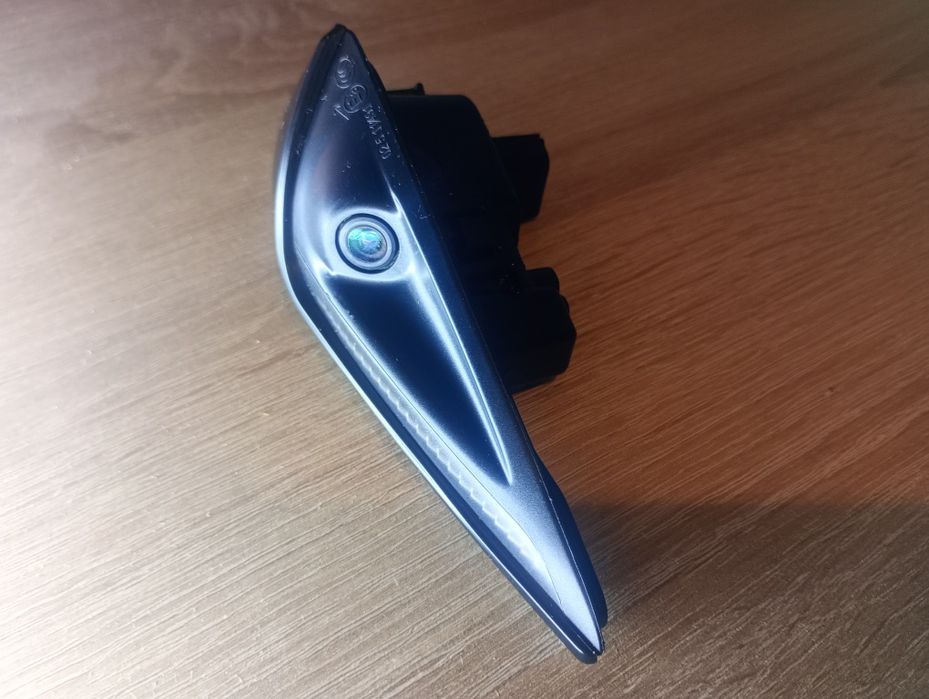 Камера в крило права Model Y. 2020-2023.