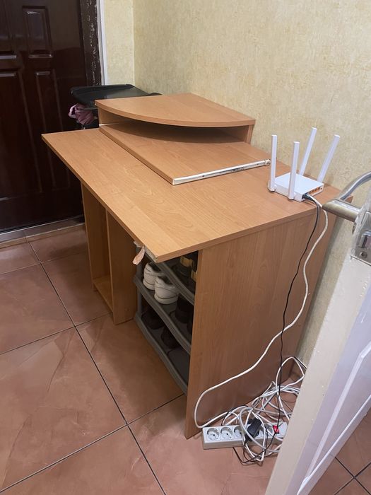 Компʼютерний стіл