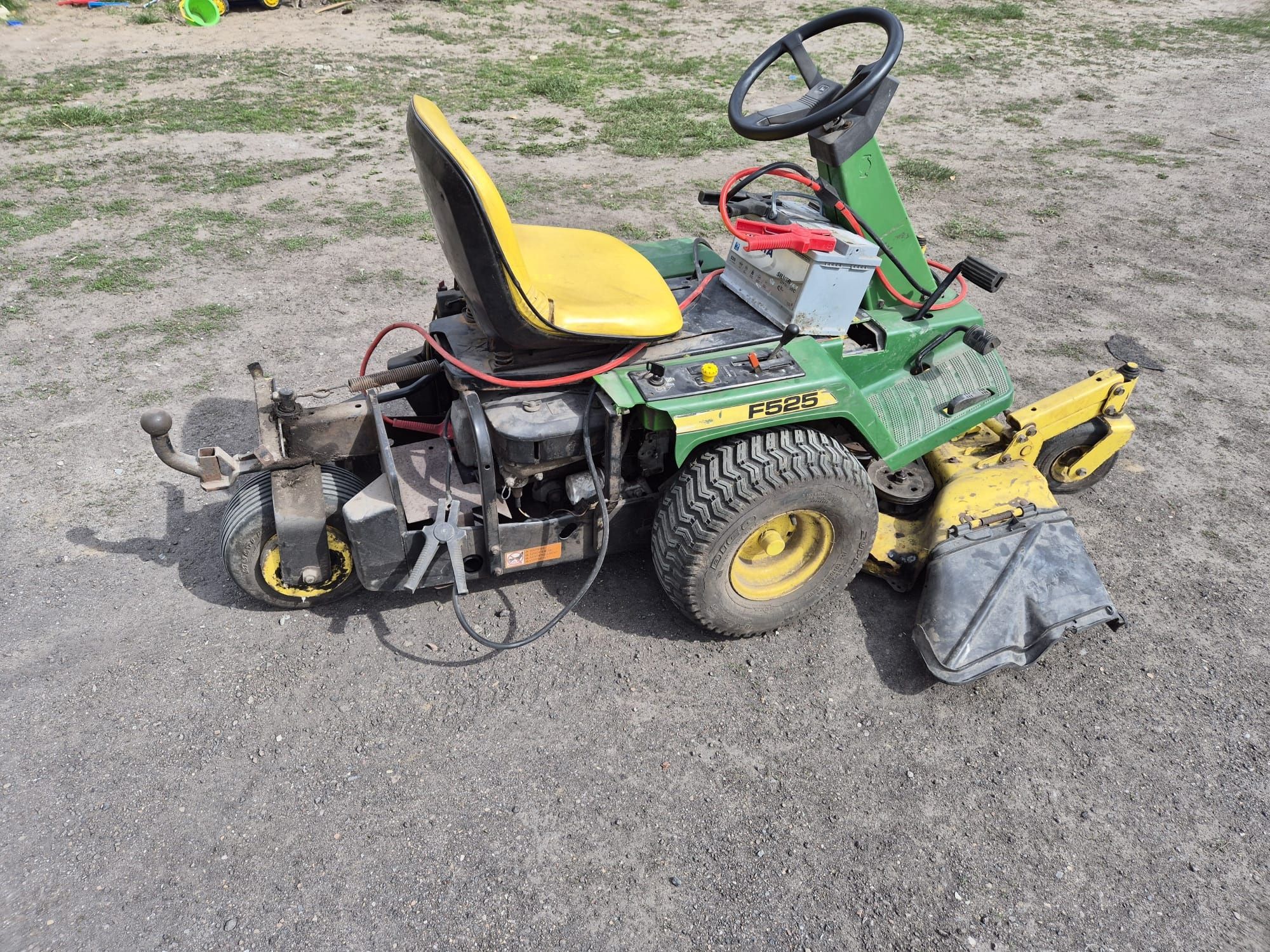 John  deere f525