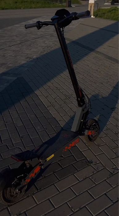 Продам електросамокат kuggo g2