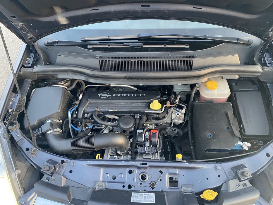 Opel Zafira b 2.2 бензин