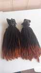Cabelo postiço Sanguita cacheado