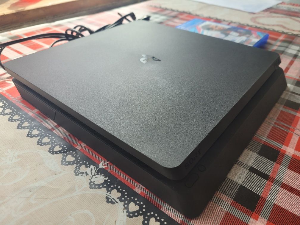 Konsola PS4 SLIM 500gb + Fifa 19