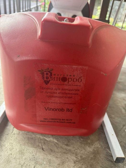 Продам дробилку для винограда.