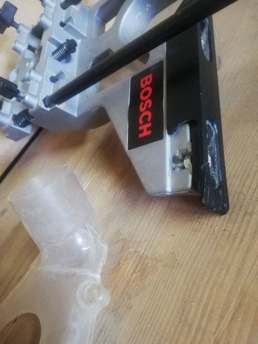 Фрезер ручной BOSCH GOF 1300 CE