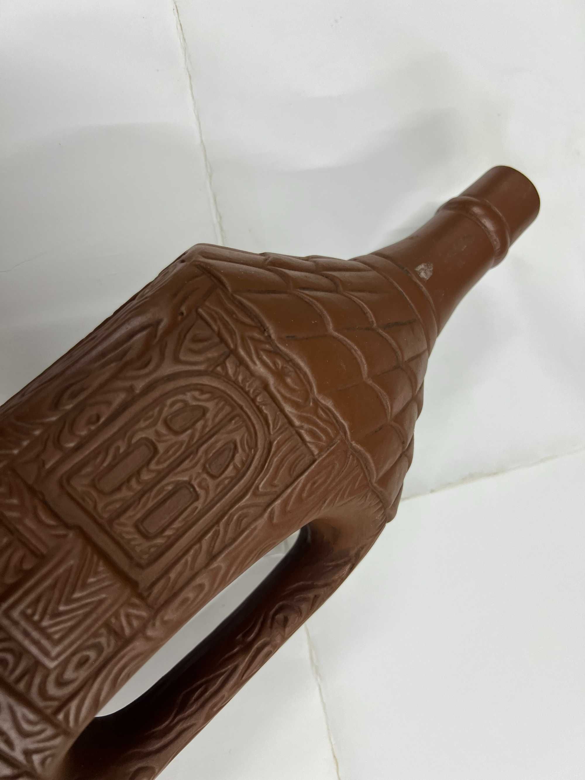 Глиняная керамическая бутылка для вина из Грузии