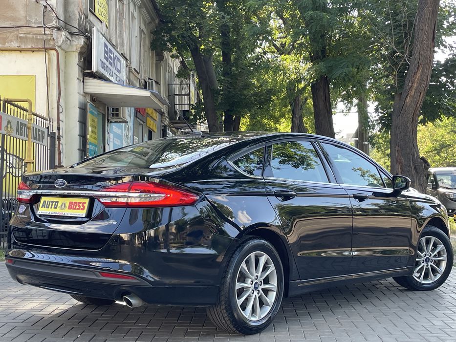 Ford Fusion SE 2017 року випуску