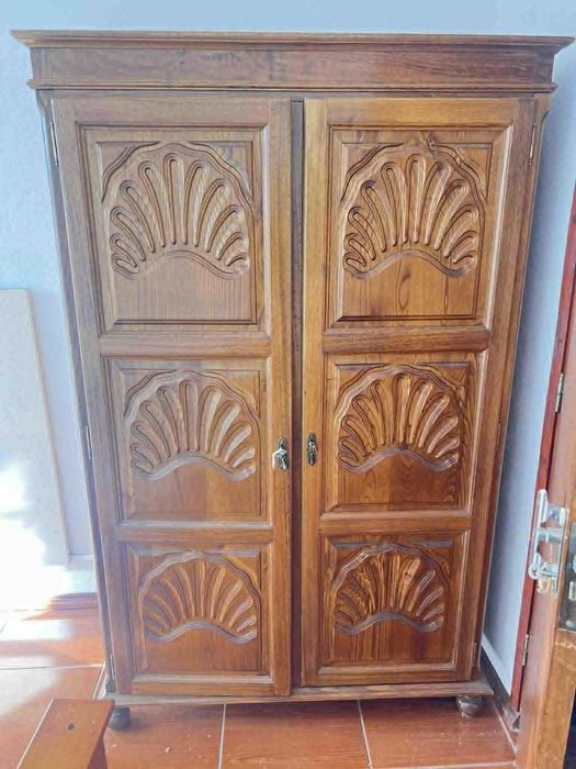 Armário de duas portas