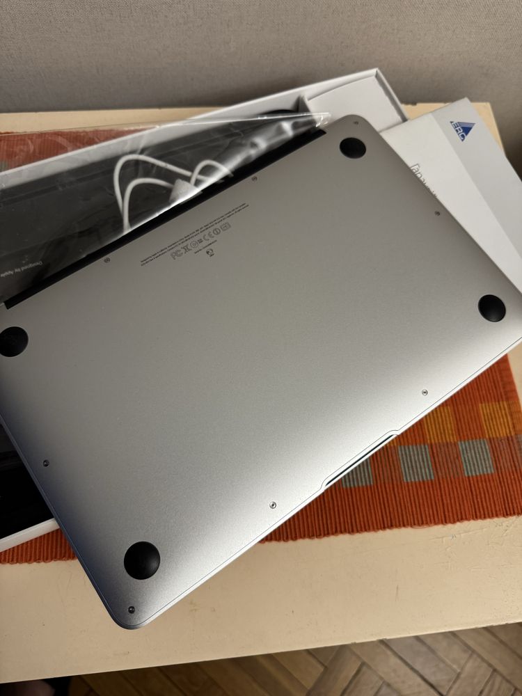 Makbook air 11’ mid 2011