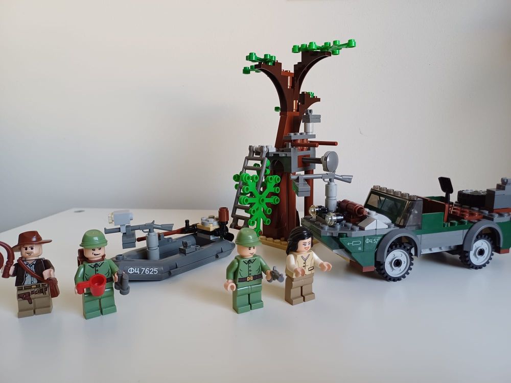 LEGO 7625 Indiana Jones  Obława w rzece