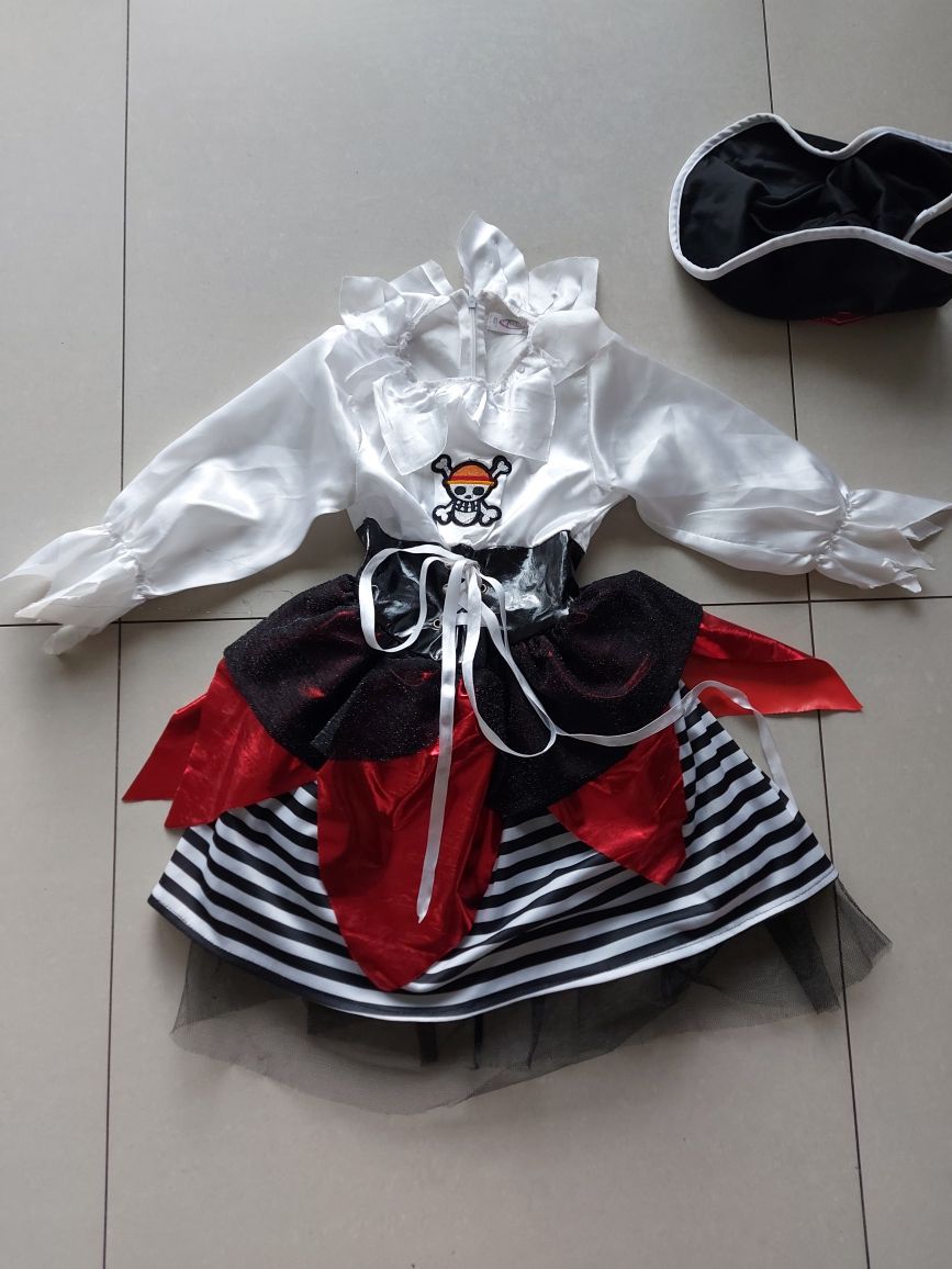 Strój karnawałowy Piratki w rozmiarze 104