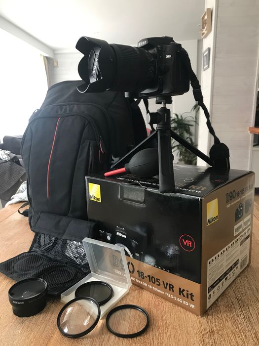 Nikon D90 com Lente 18-105 e extras