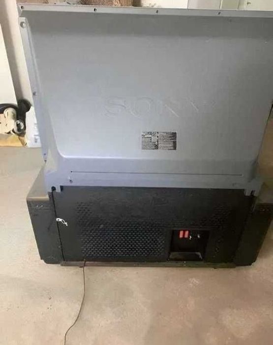 Vendo televisão Sony em bom estado e a funcionar perfeitamente
