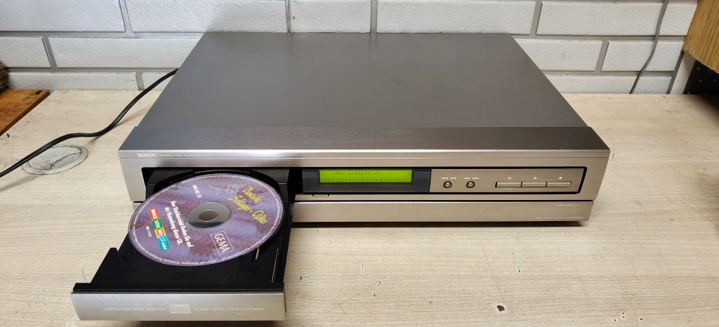 Odtwarzacz CD player DENON DCD-210.