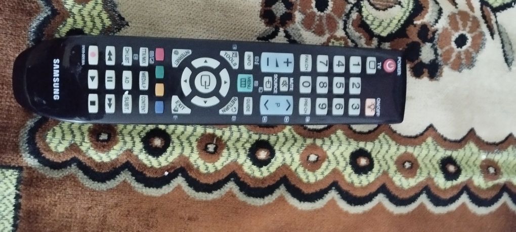 Телевізор LED SamsungUE46ES6100 46" 107см робочий+кріплення на стіну!