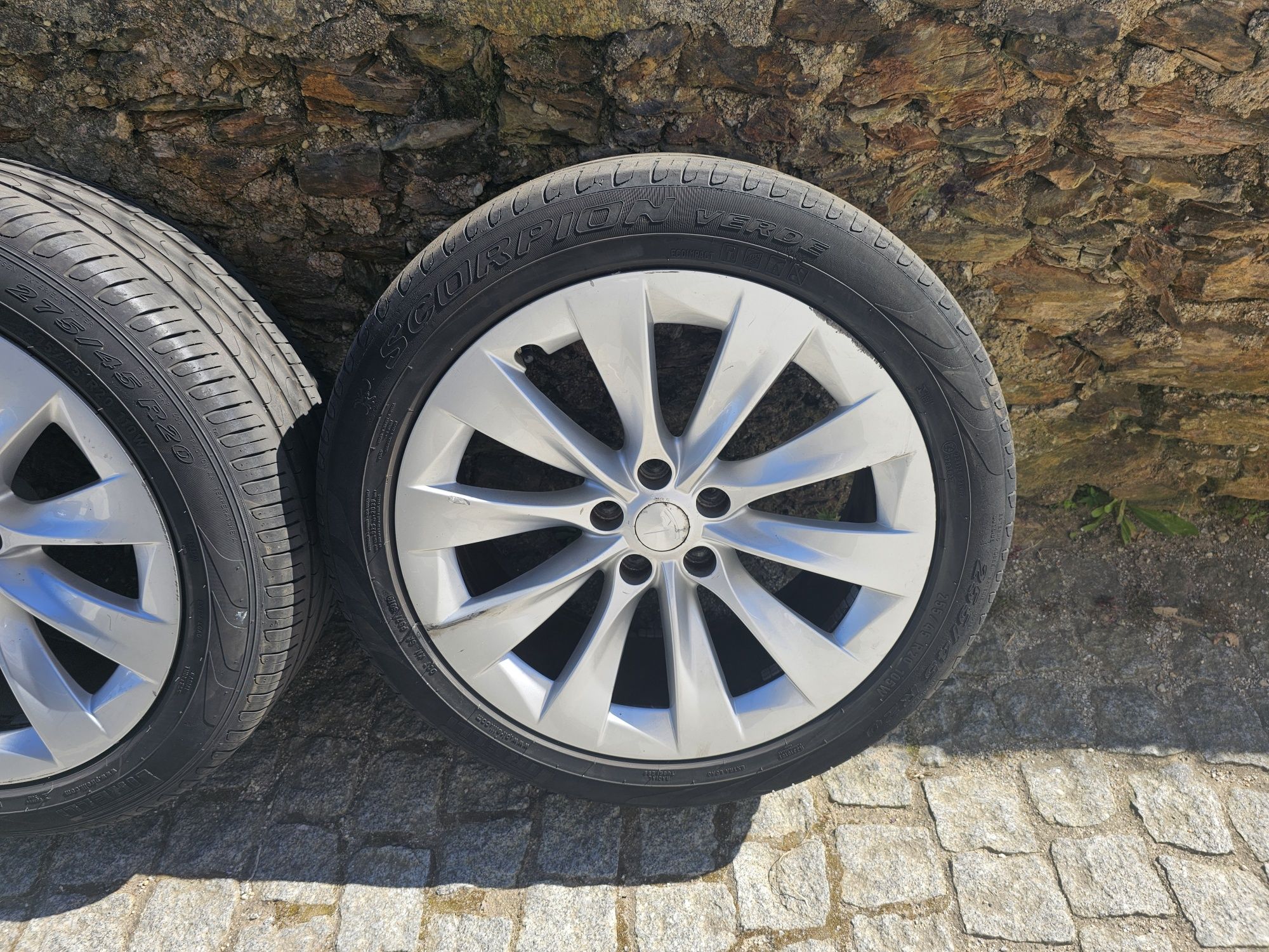 Jantes 20 5×120 Tesla BMW Mini com pneus Pireli
Possíve