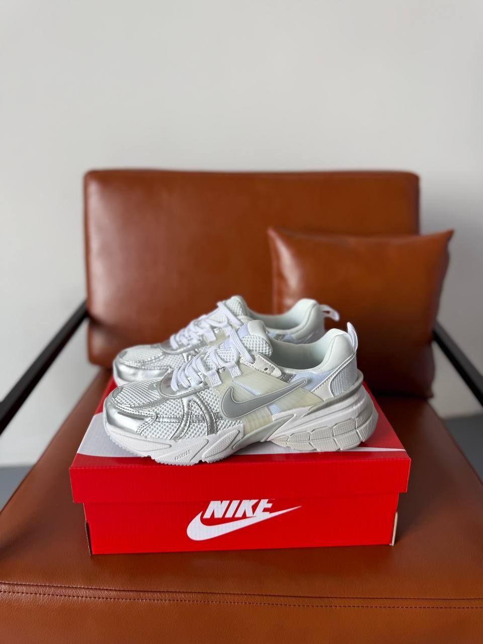 8 різних кольорів Nike Runtekk V2K