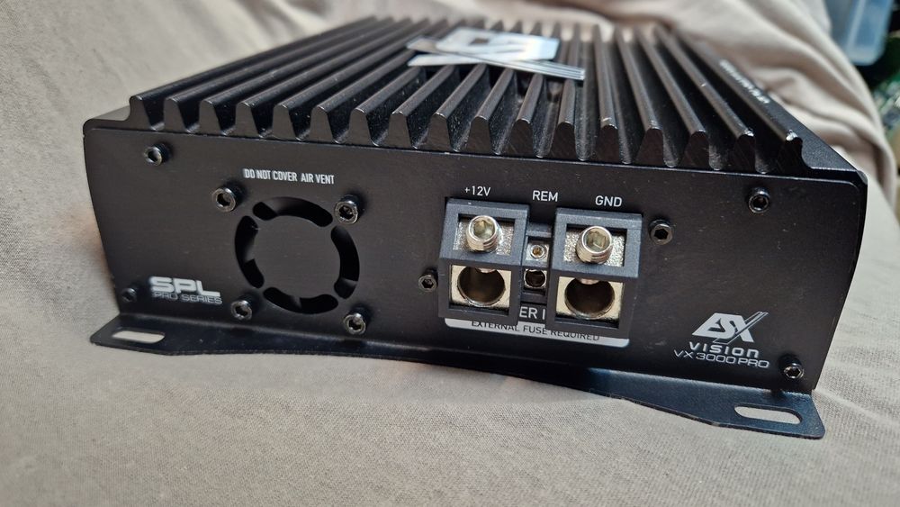 ESX VX3000 PRO monoblock klasa D 3300 Wat RMS  1 Ohm