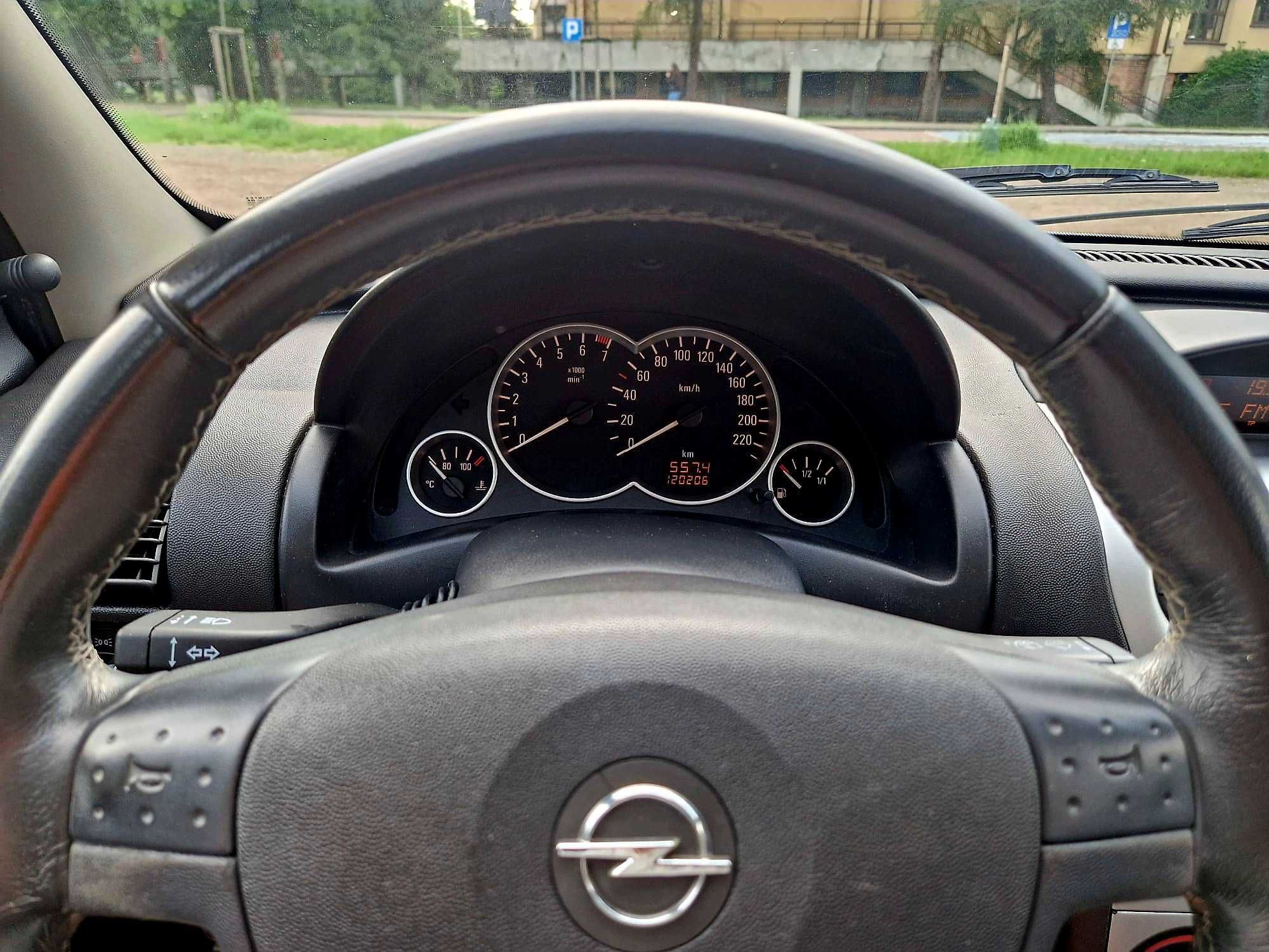 Opel corsa C 1.2 N-Joy 2003 niski przebieg
