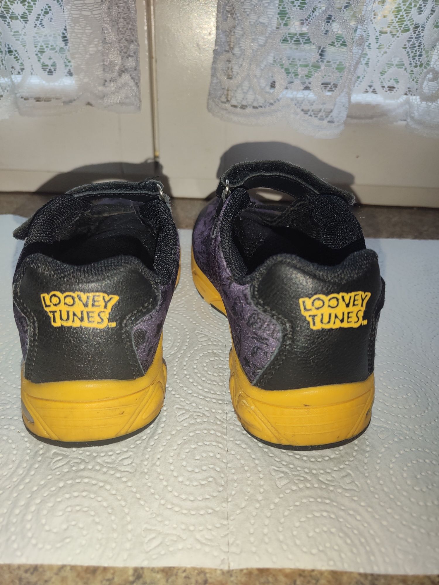 Buty chłopięce typu adidas nr.31 Looney Tunes