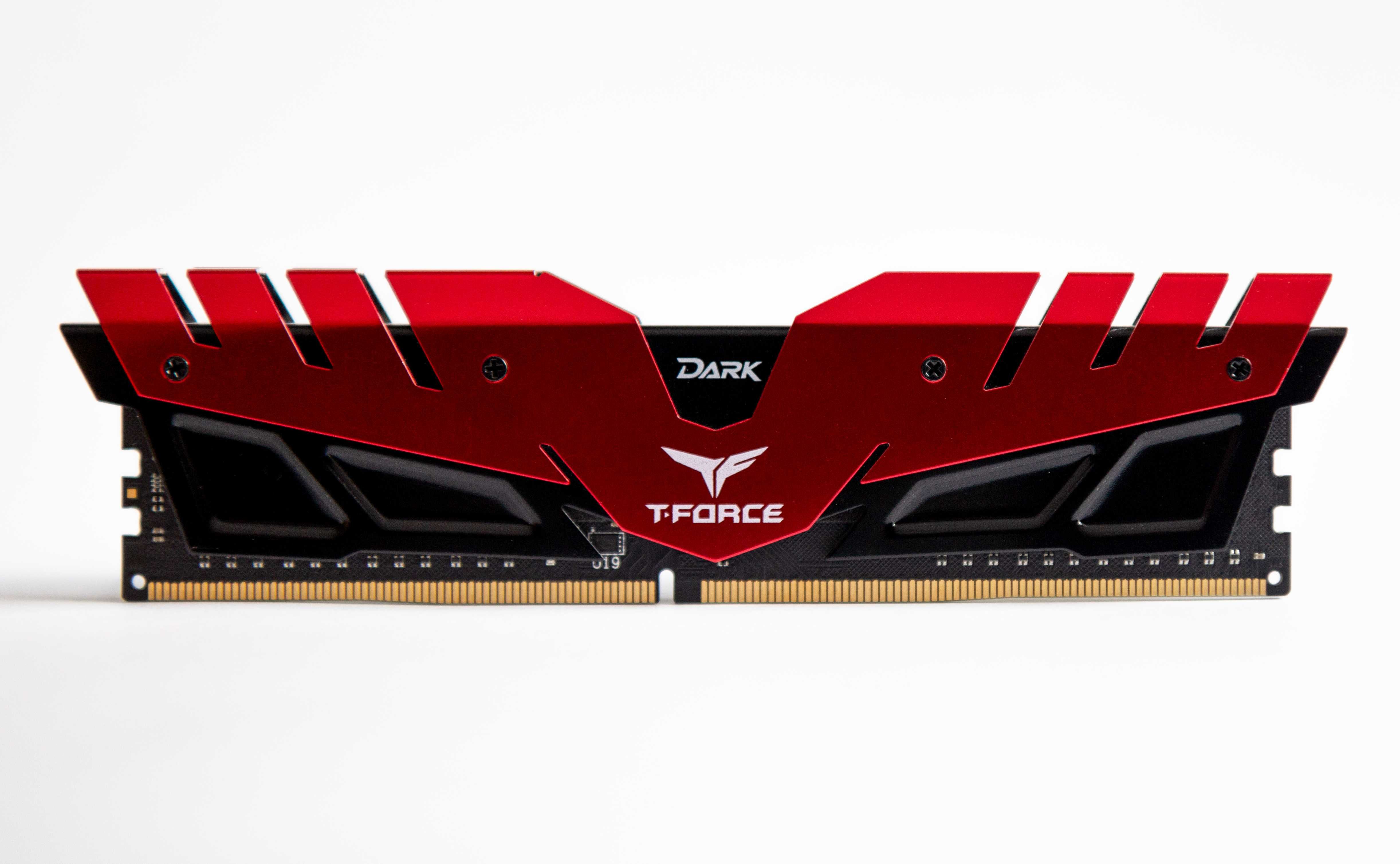 Оперативна пам'ять TeamGroup T-Force DARK DDR4 16GB (2×8GB) 3000MHz