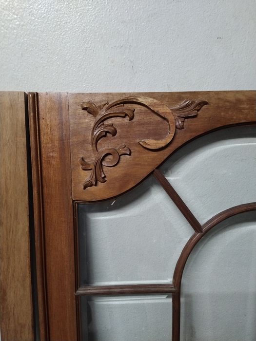 Porta de madeira com vidros