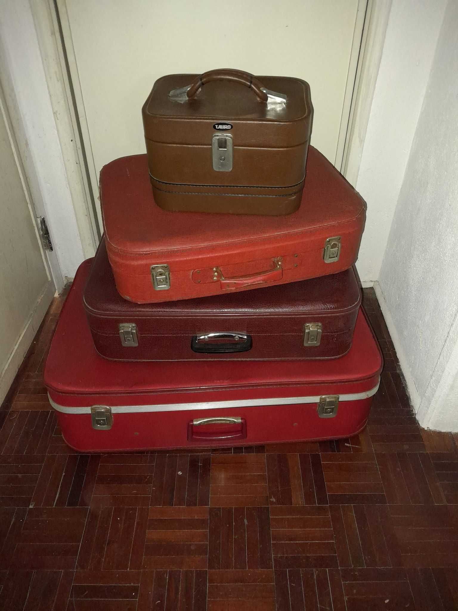Conjunto de malas antigas e necessaire