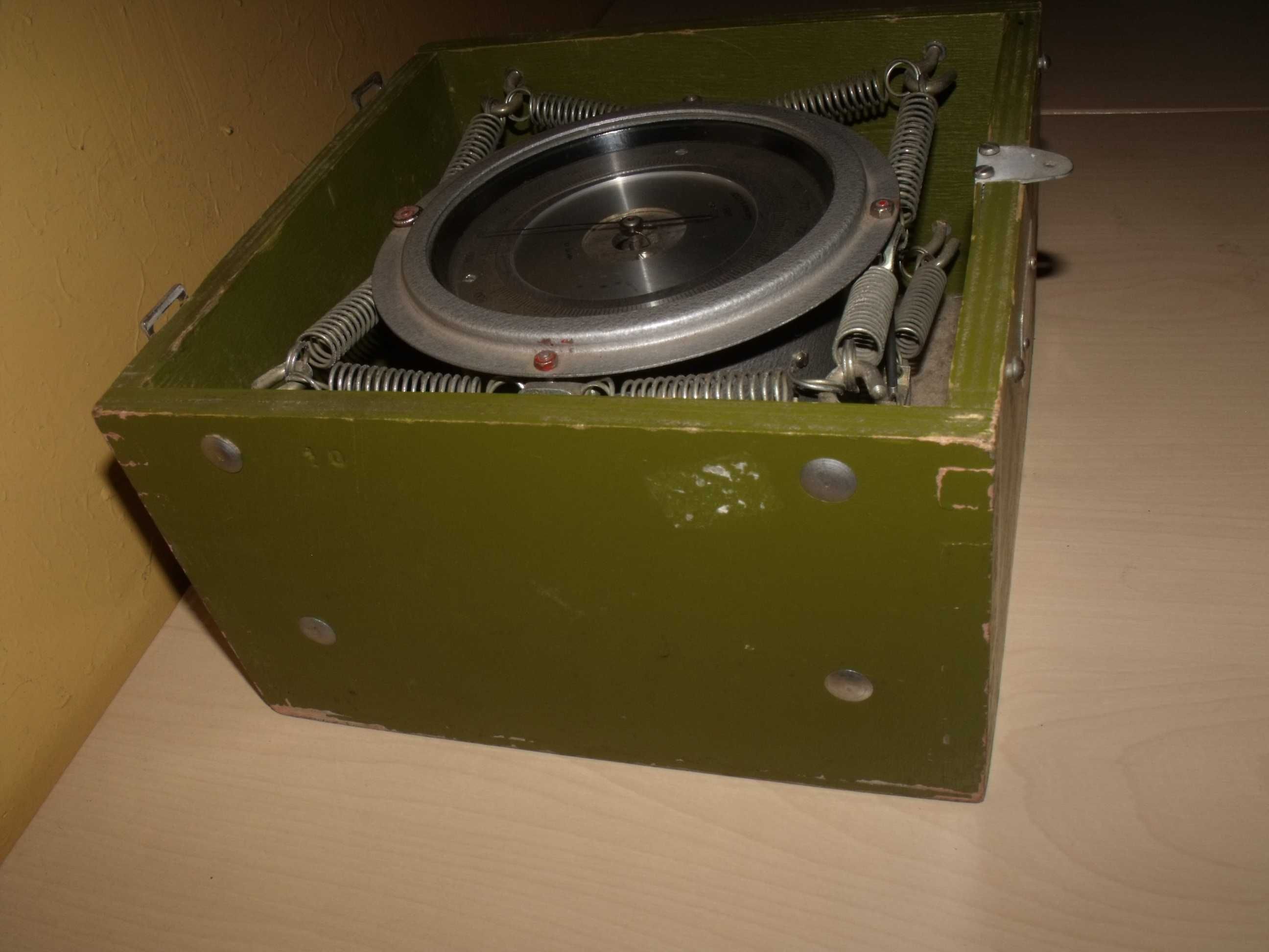 Barometr Aneroid Meteorologiczny M67