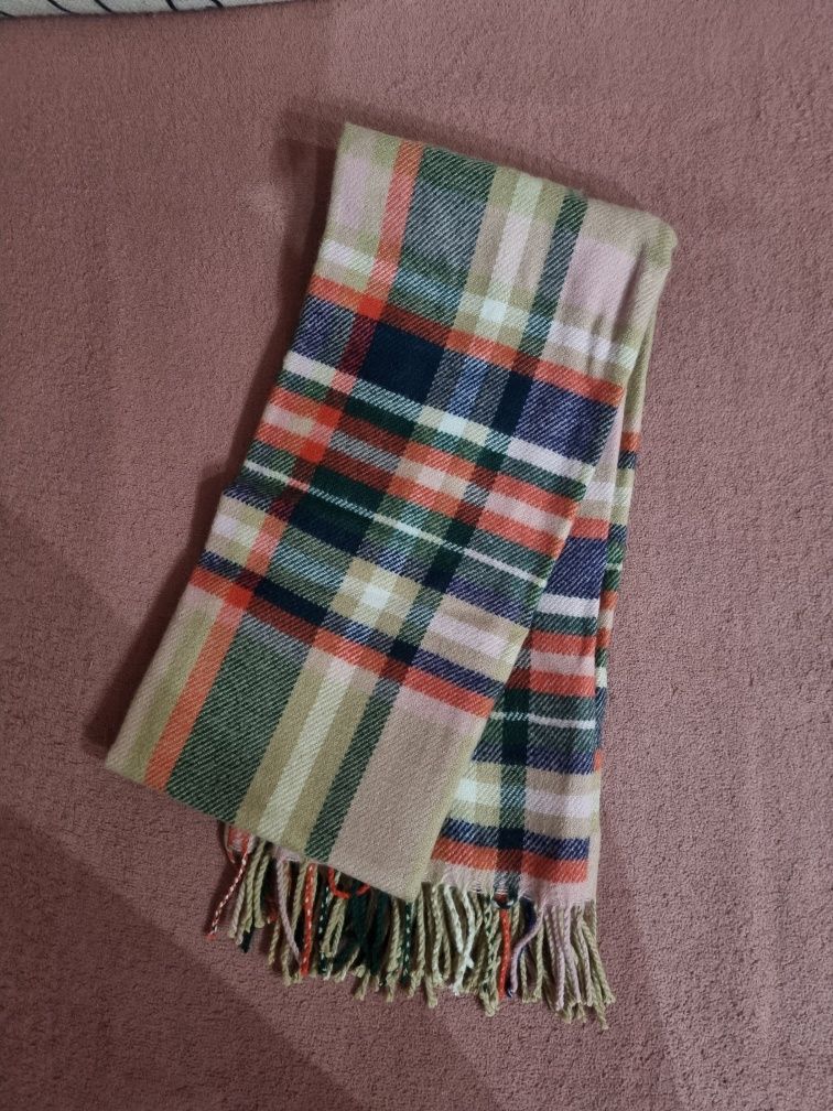 Śliczny nowy zimowy szalik dla dziewczynki Reserved r.140x60 cm