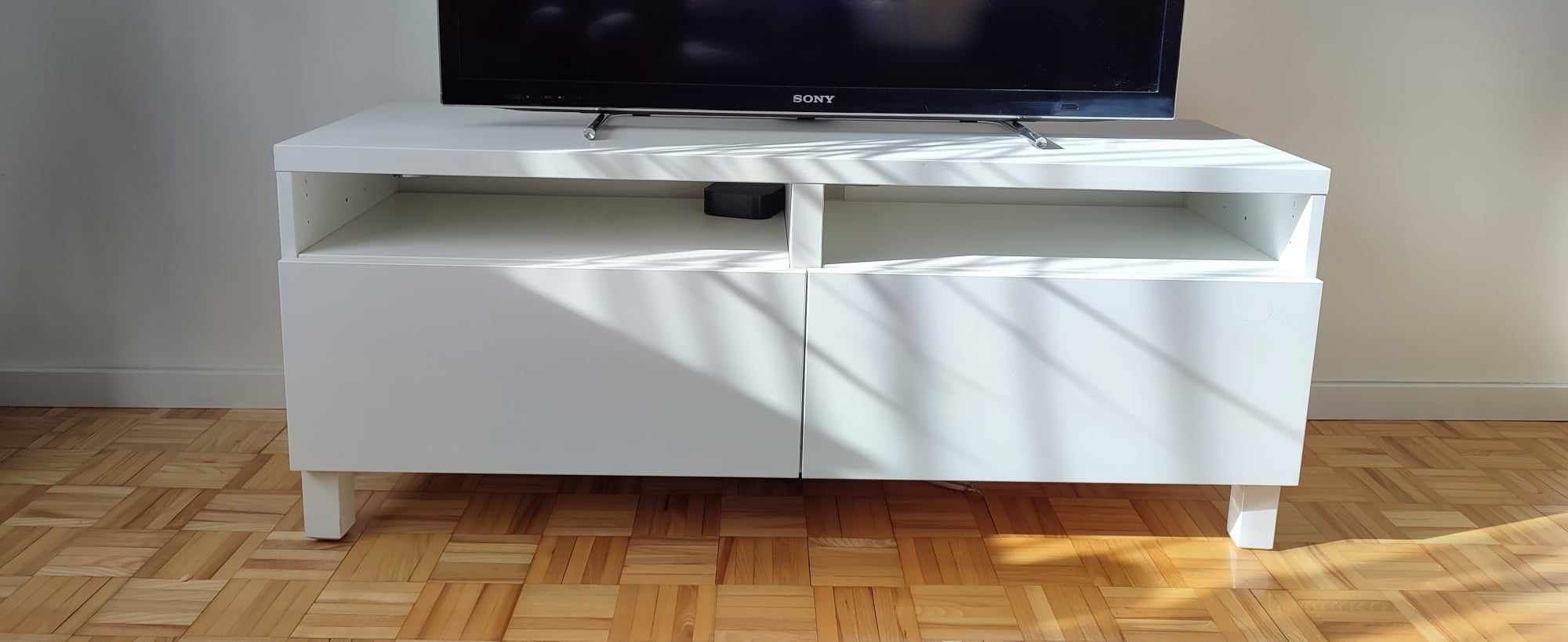 Szafka RTV Ikea Besta z nóżkami