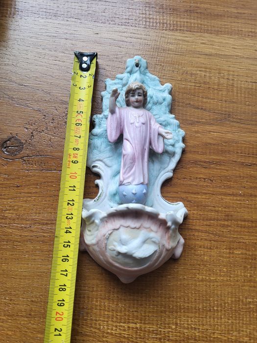 Stara biskwitowa kropielnica Dzieciątko Jezus