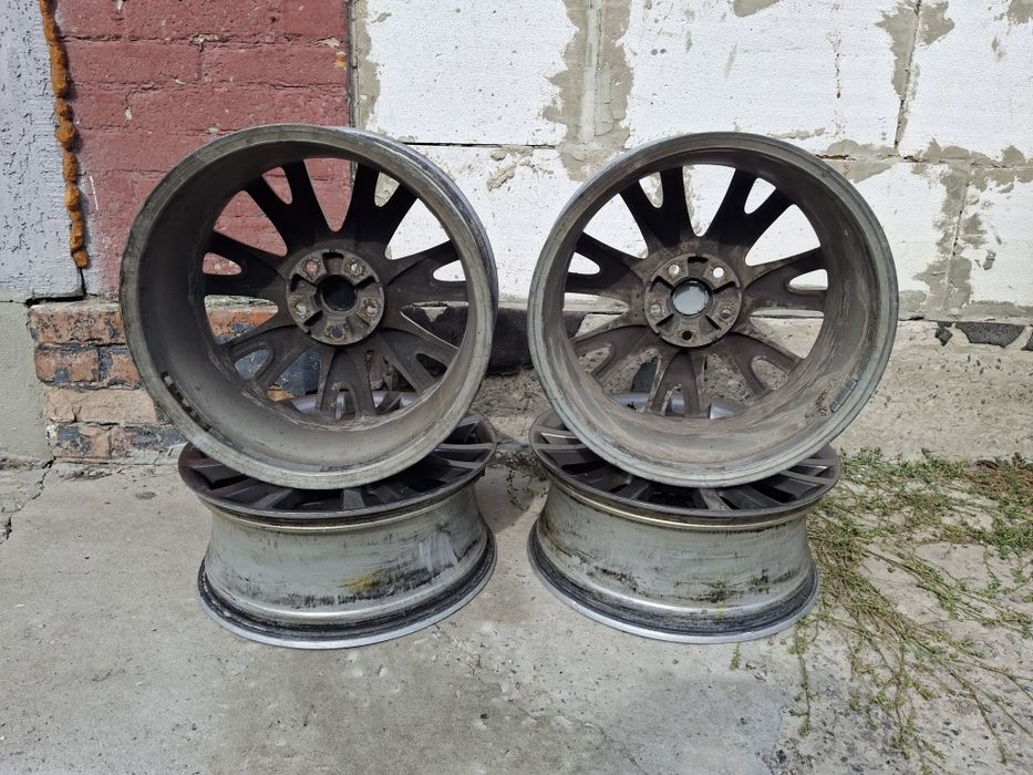 Продам титани r17