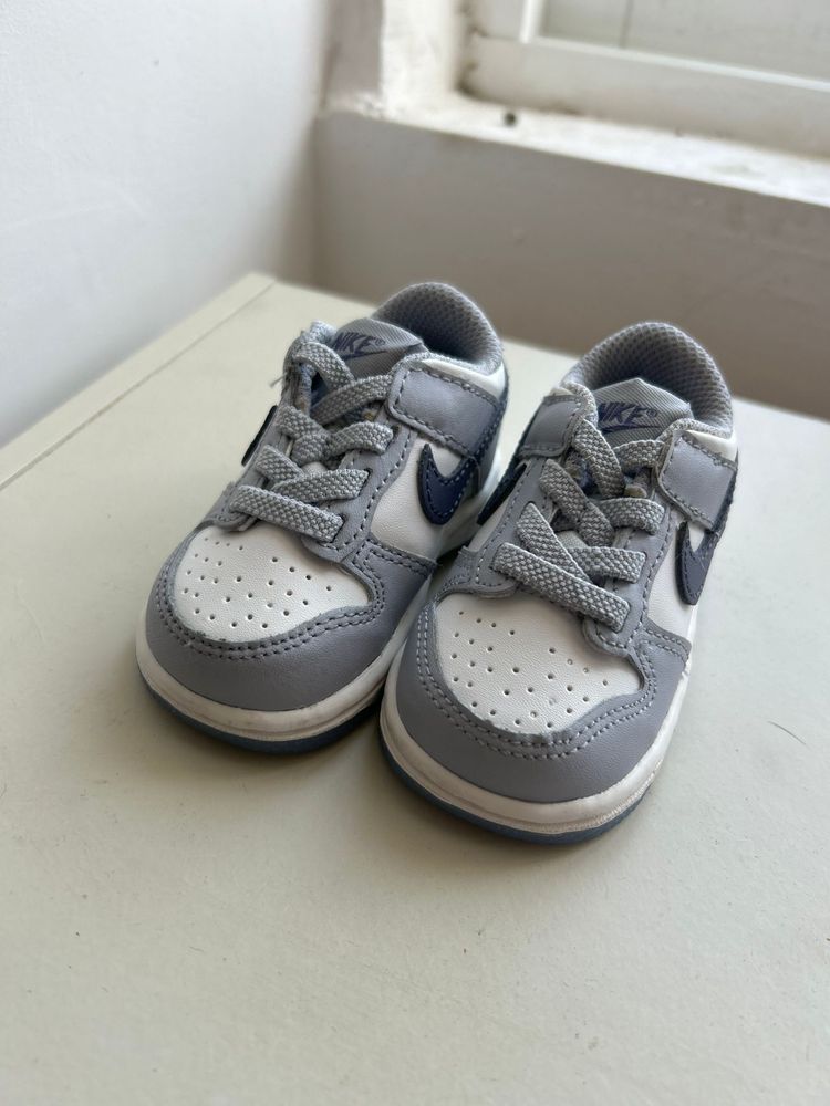 Vendo nike dunk cinzentas novas