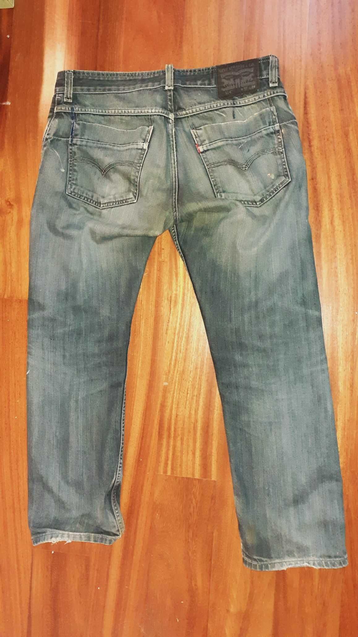 Distressed - Used Levis 514 - 32 x 29 U.S. / 13 Anos de Uso