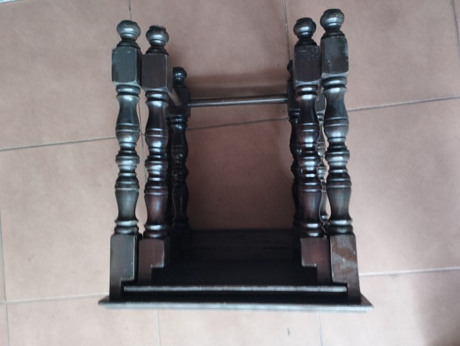 2 mesas antigas em madeira