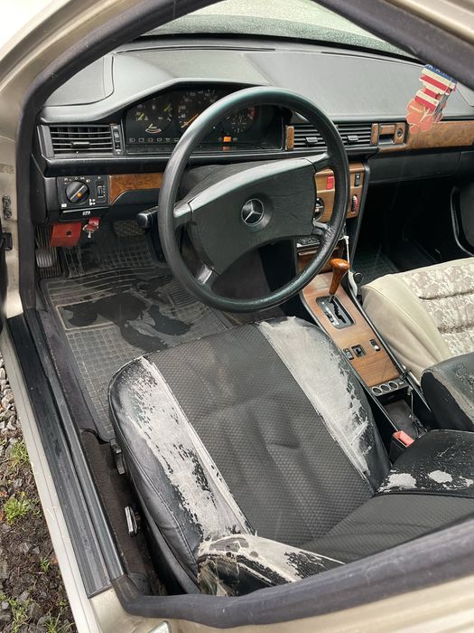 Mercedes-Benz W124 E230