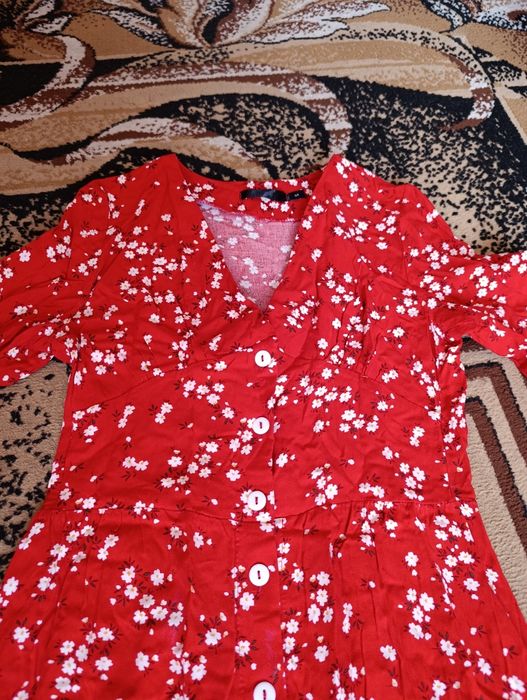 Червона сукня жіноча