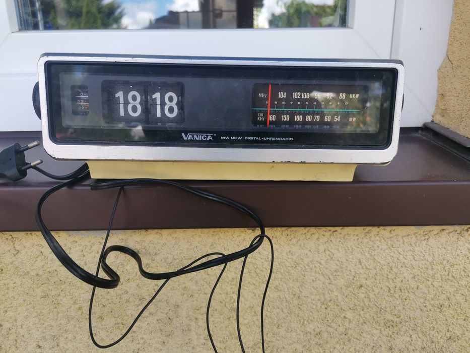 Radiobudzik klapkowy VANICA retro prl