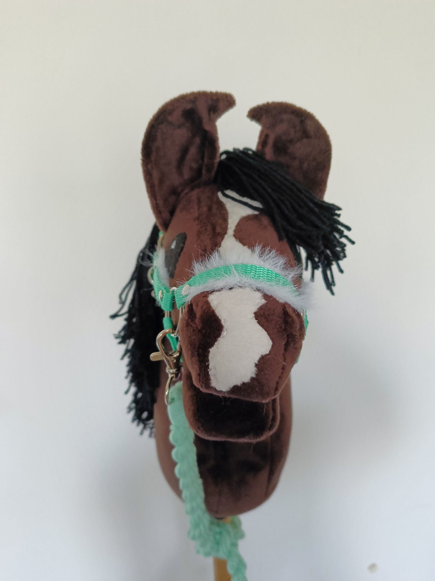 Hobby Horse z kantarem z futerkiem A4